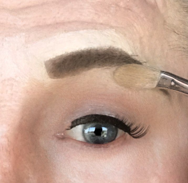 crossdresser makeup procedure for light eye shadow