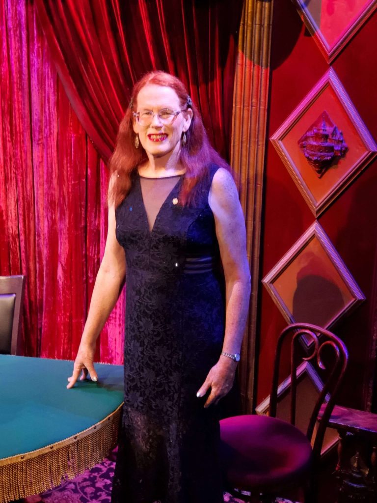 Hollywood crossdresser magic